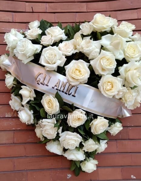 Cuore Funebre di Rose Bianche Cuore Funebre di Rose Bianche