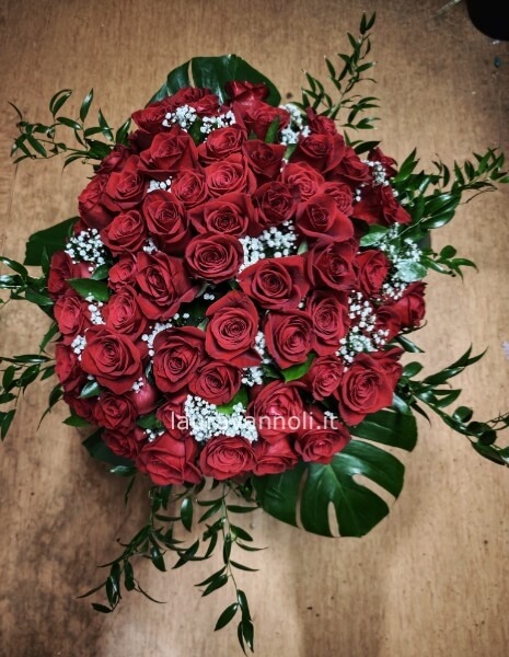 Rose rosse a dozzine (stelo lungo) Rose rosse a dozzine (stelo lungo)